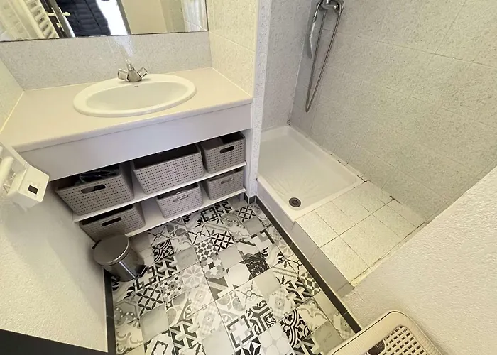 4 Pieces Avec Parking, Piscine Et Proche Au Cap D'agde - Fr-1-702-19 Apartment